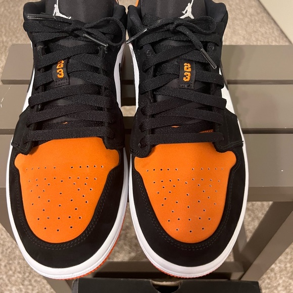 Air Jordan 1 Low Shattered Backboard - Picture 3 of 8